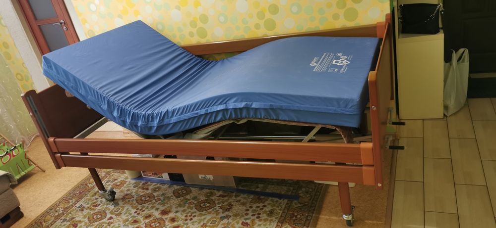 Медичне ліжко на колесах (4 секції) OSD-94 з антипродежневим матрацом