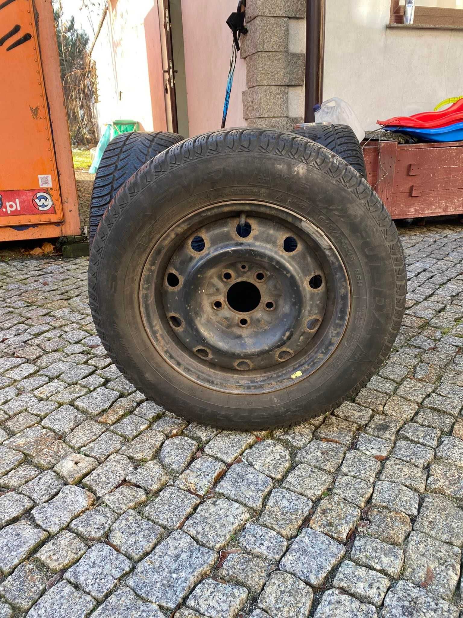 4 opony zimowe z felgami 215/65R15 Super stan