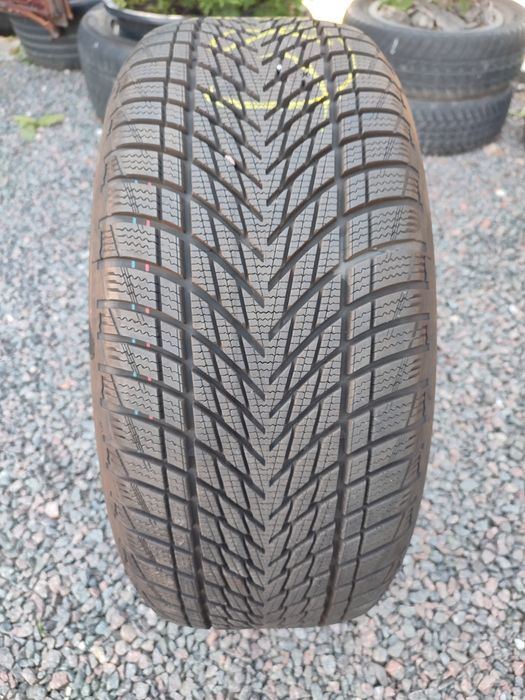 Шина 245/45 R18 GoodYear Ultra Grip performance 3