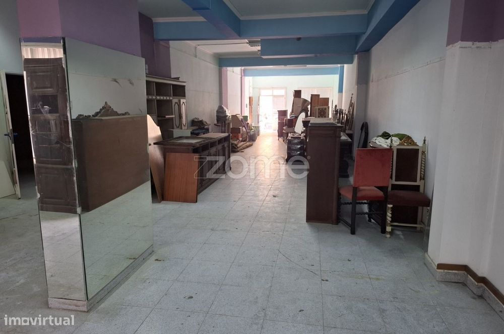 Loja na Rua Anta de Agualva com 140 m2