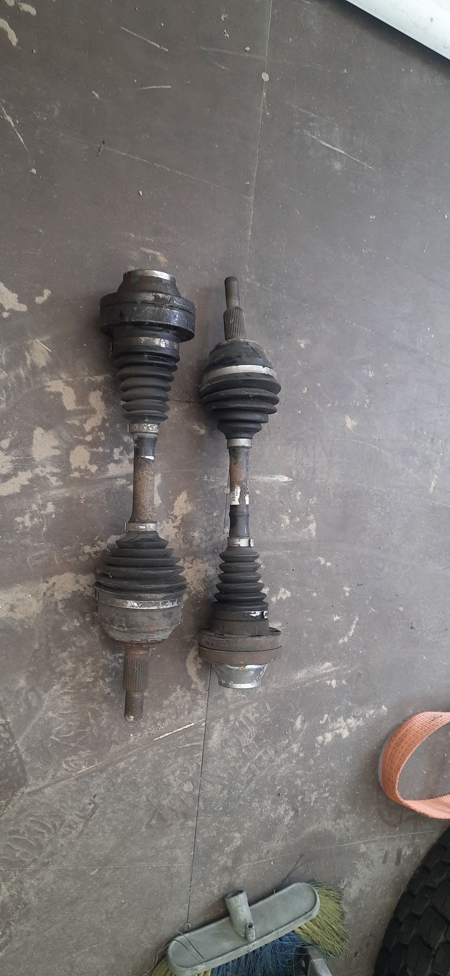 Полуось,СапфаWV Touareg 2.5,3.0,5.0,Запчасти