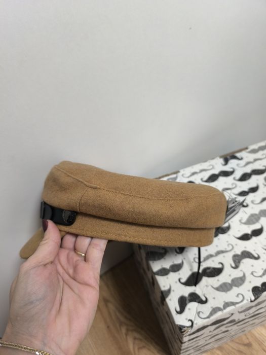 Beret z daszkiem