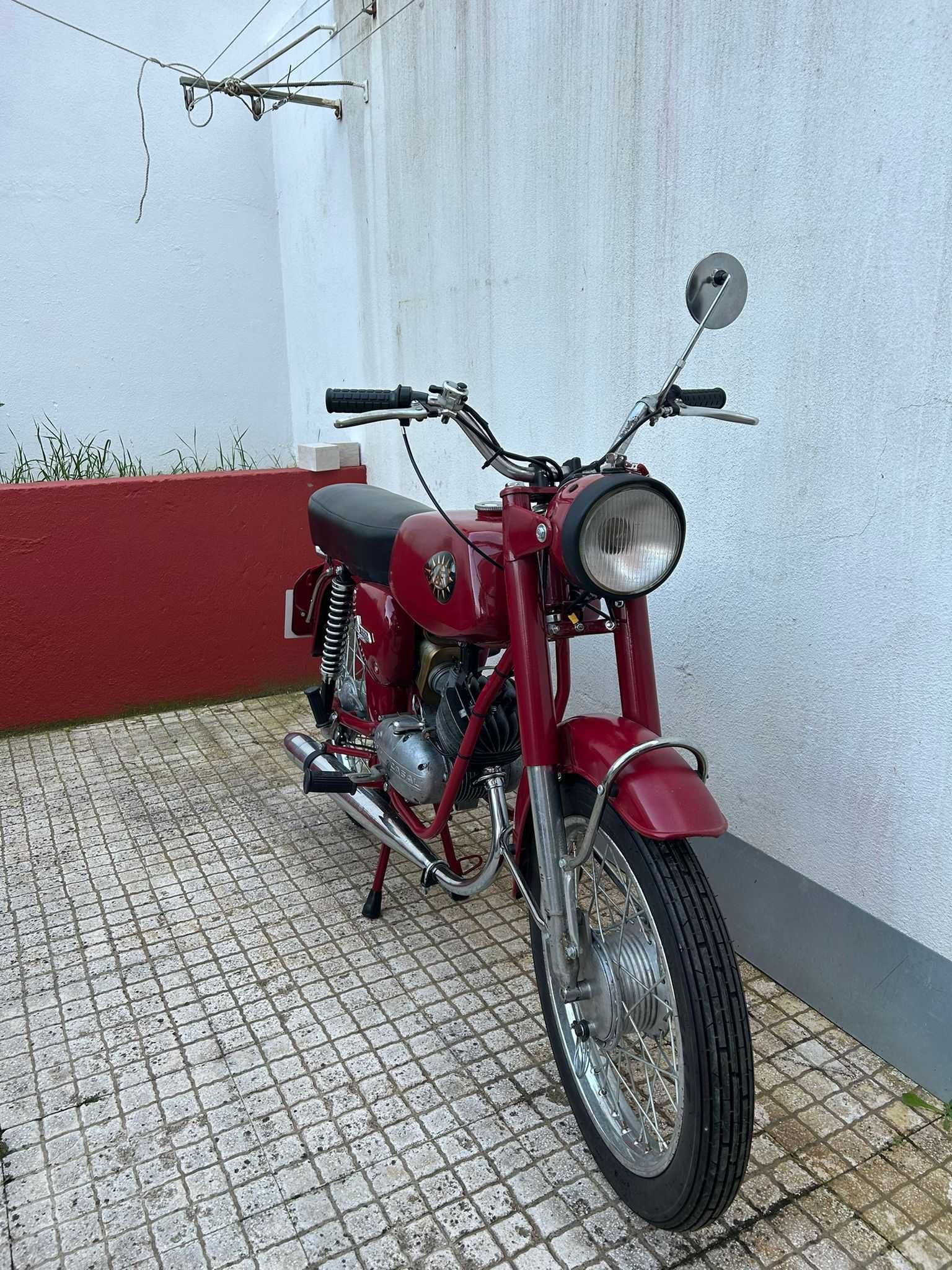 Moto EFS 220 Record