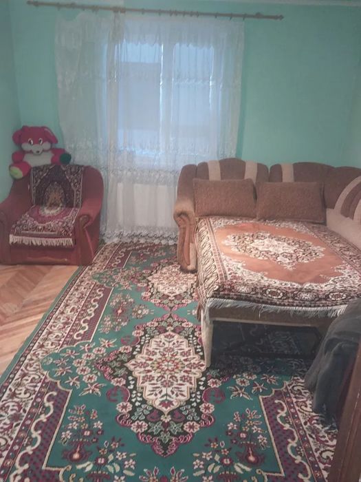 Продам добротний двоповерховий будинок в центрі!