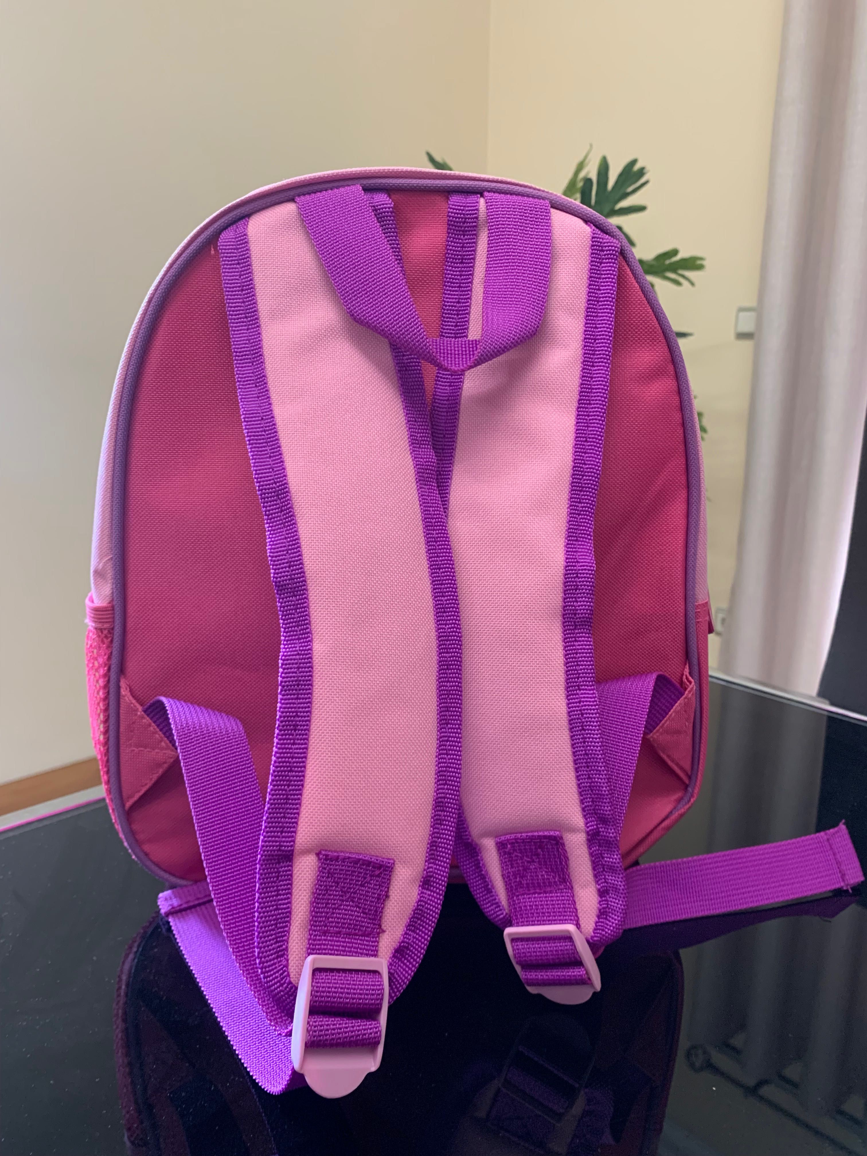 Duas mochilas novas com etiqueta