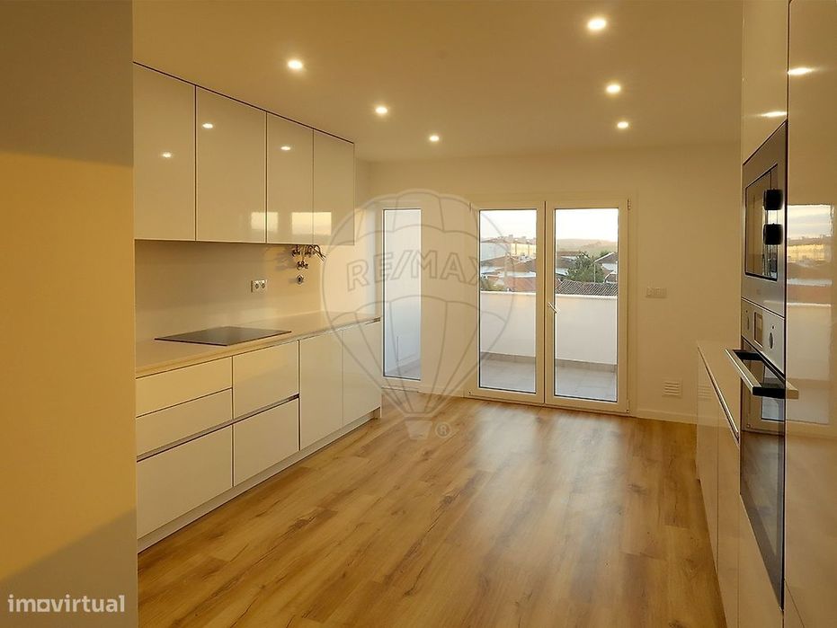 Apartamento T4 para arrendamento