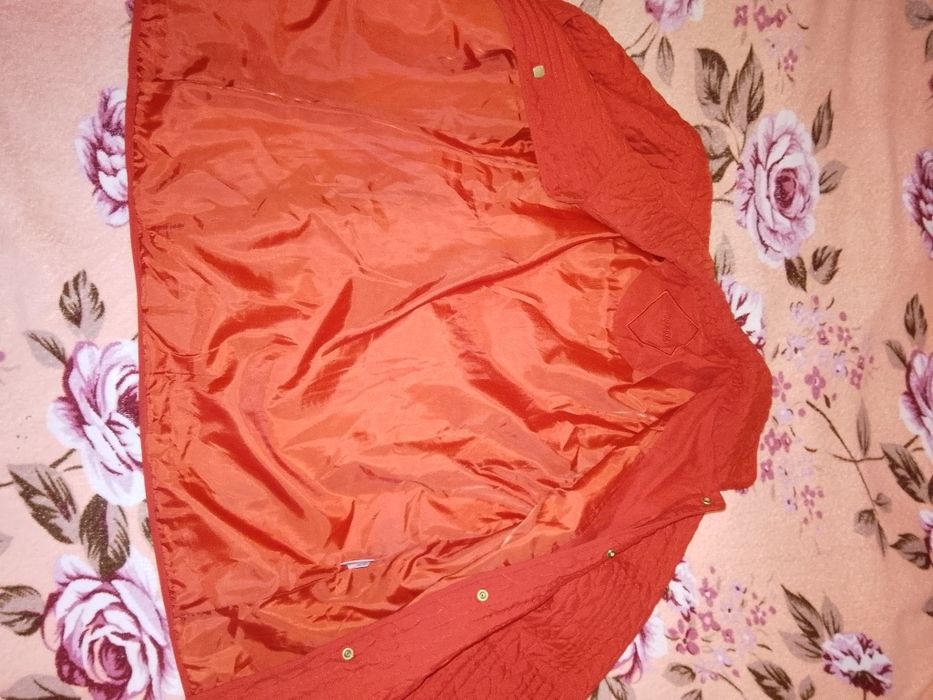 Курточка жіноча осіння