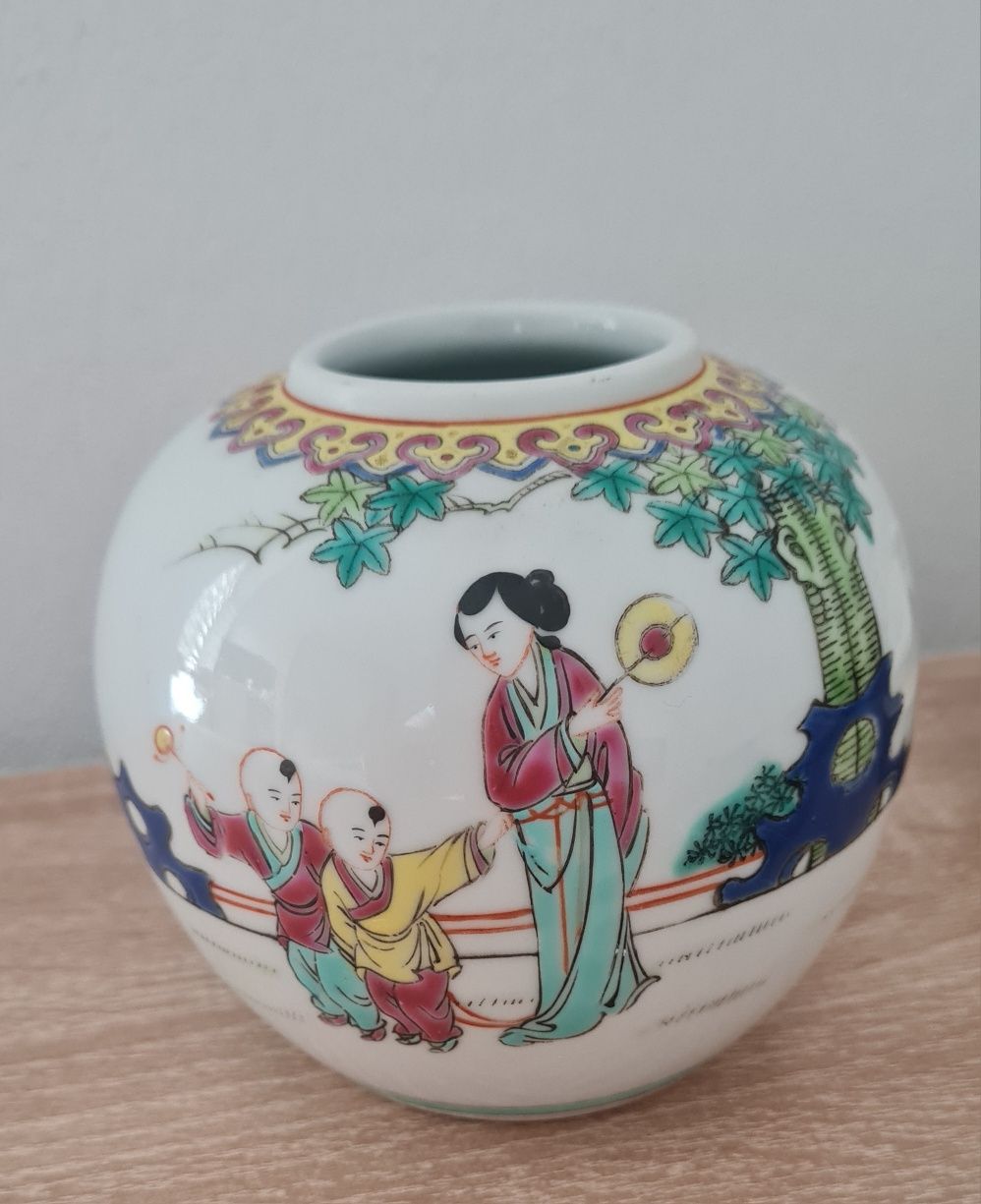 Stary flakon z chińskiej porcelnay