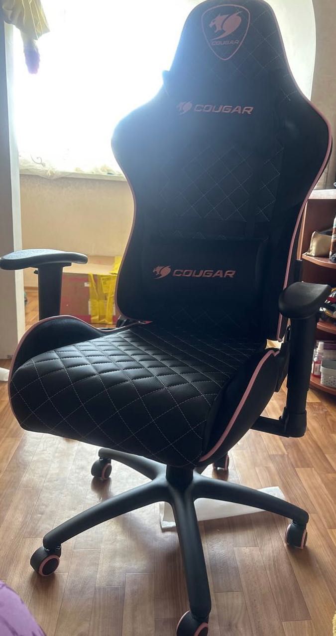 Крісло Cougar геймерське Armor One Eva розовый/черный