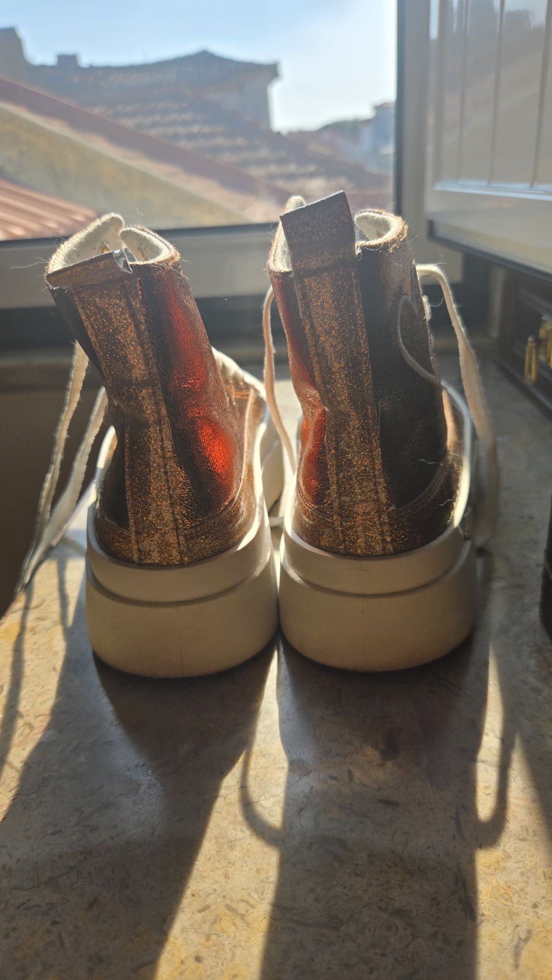 Ténis bota cobre