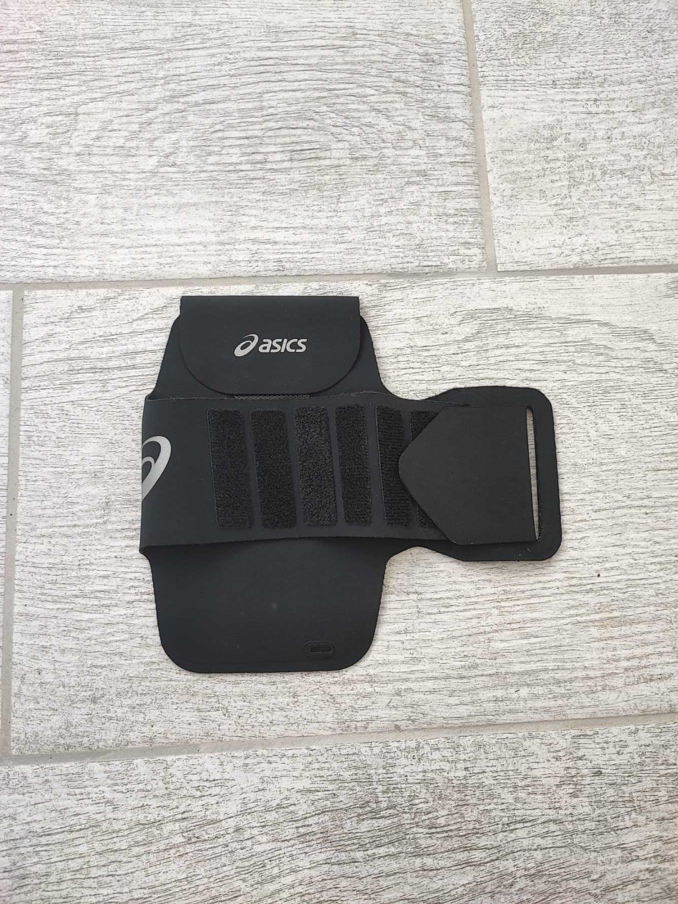 Продам cумку для бега Asics
