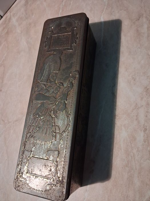 Puszka po szkockiej butelce