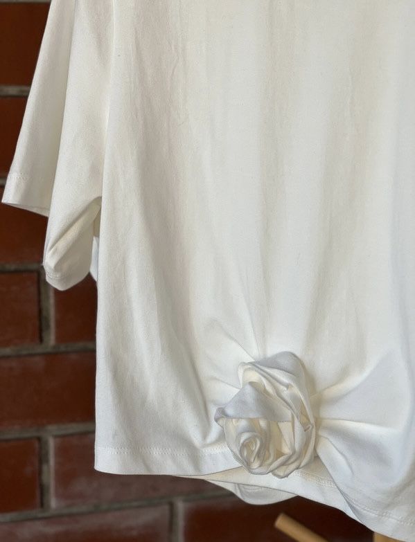 Bluzka tshirt biały z różą klasyczny bawełna premium w stylu Le collet