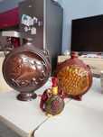Trzy ceramiczne butelki