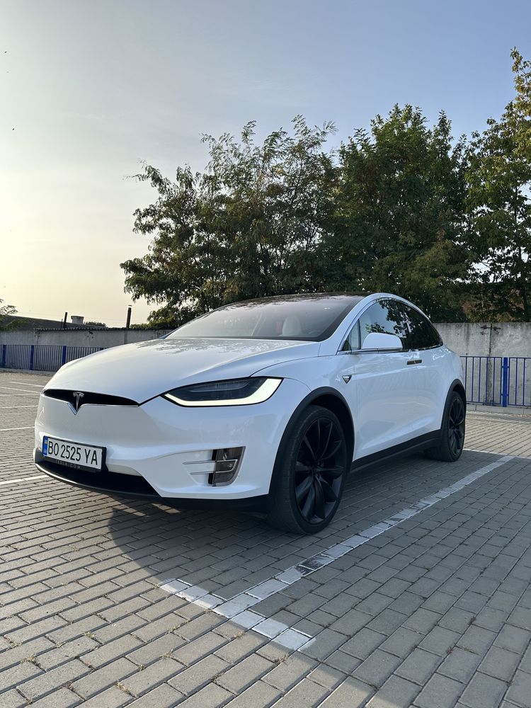 Tesla M X 09 2018