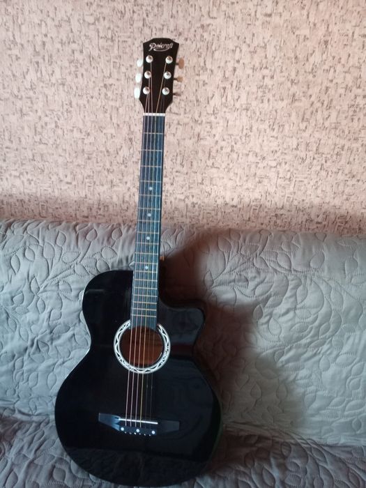 Продам електроакустичну гітару Polcraft