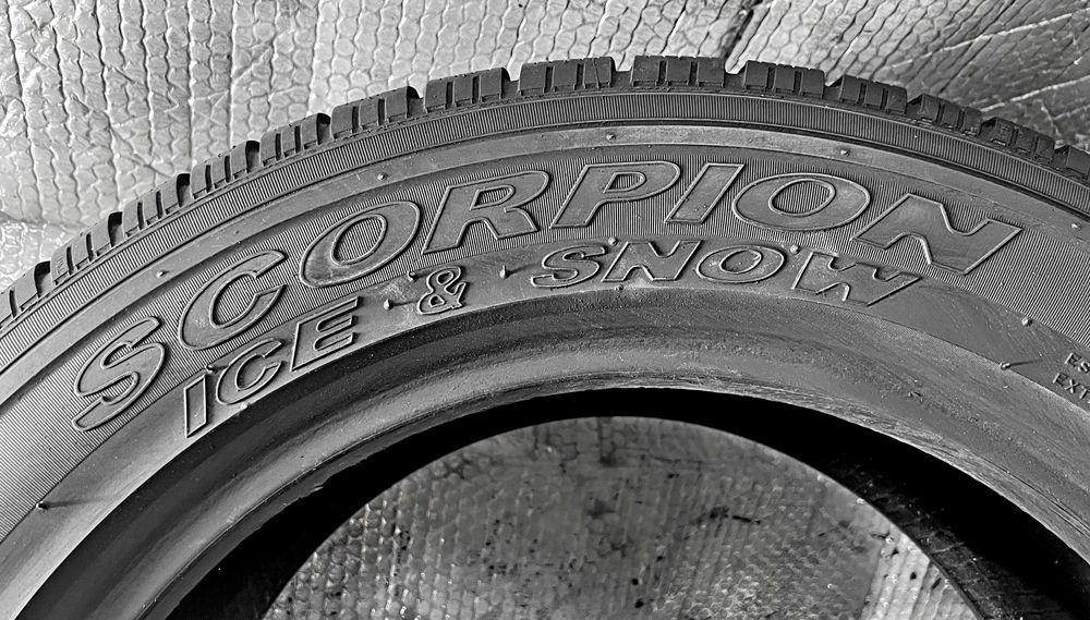 Шини Б/в 235.60.18 комплект Pirelli