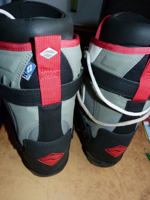 Ботинки для сноуборда р.9(43) VANS