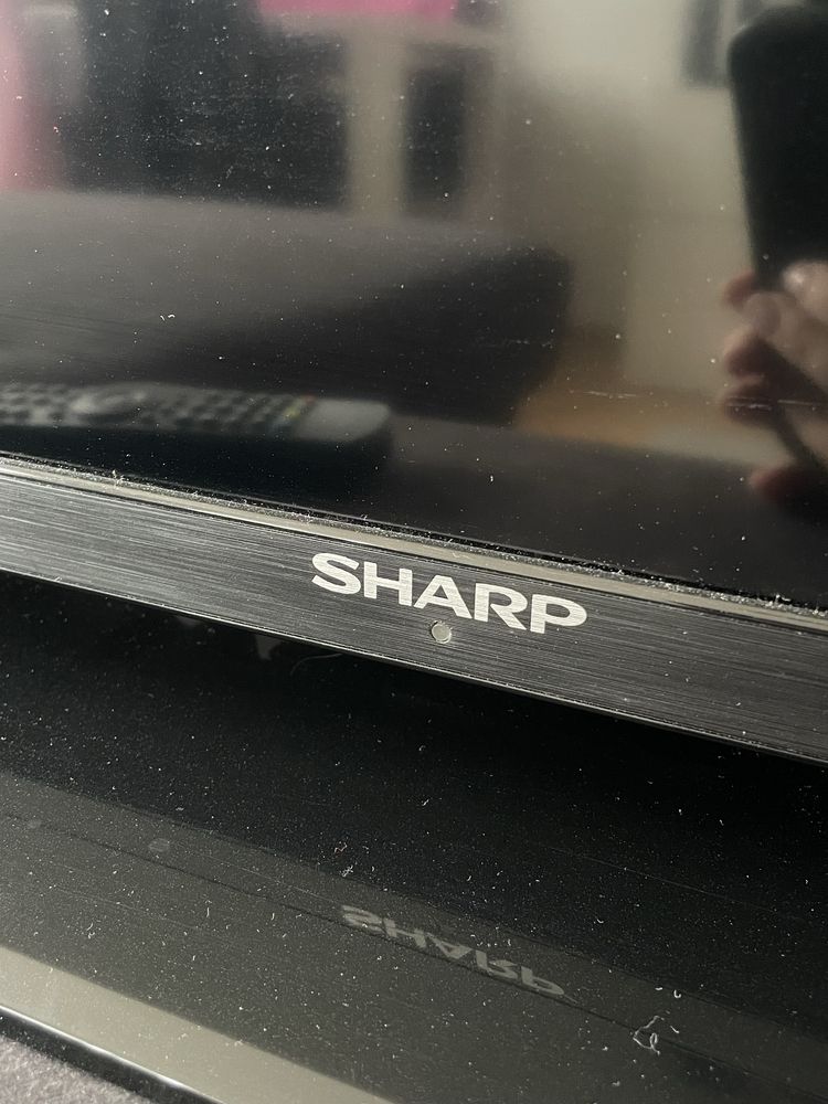 Telewizor SHARP model LC-39LD145V 39cali