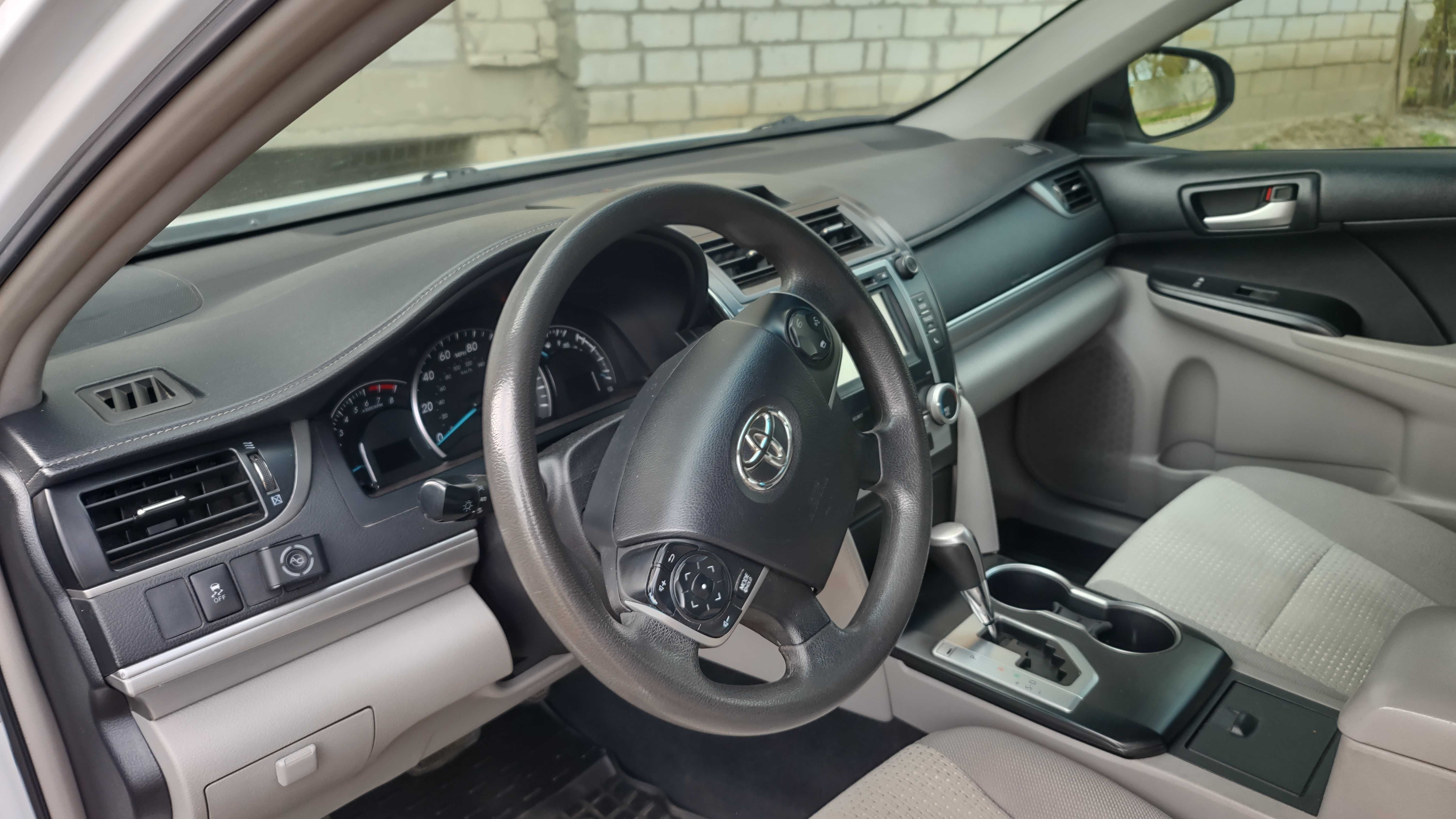 Toyota Camry 2014 року