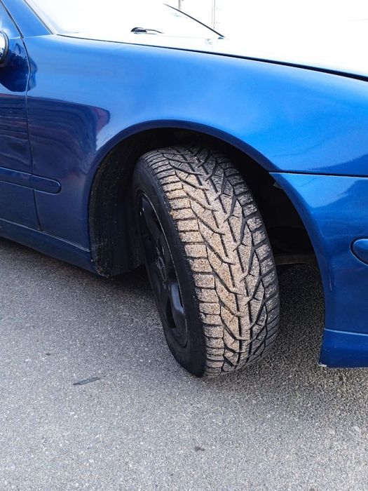 Смарагдовий  Мерседес-Веnz  С200 купе автомобіль на  газу