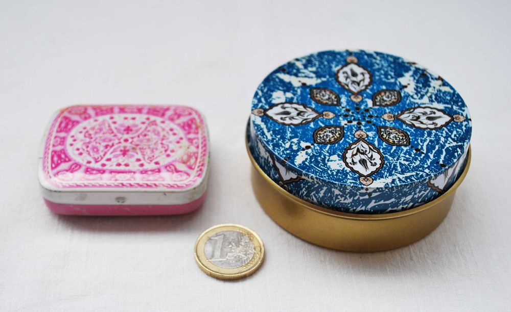 Latas / caixas metálicas vazias