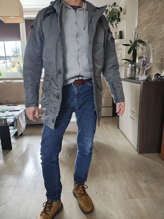 Kurtka zimowa marki Diesel. Rozmiar L.