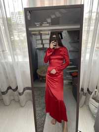 Червона довга атласна сукня zara