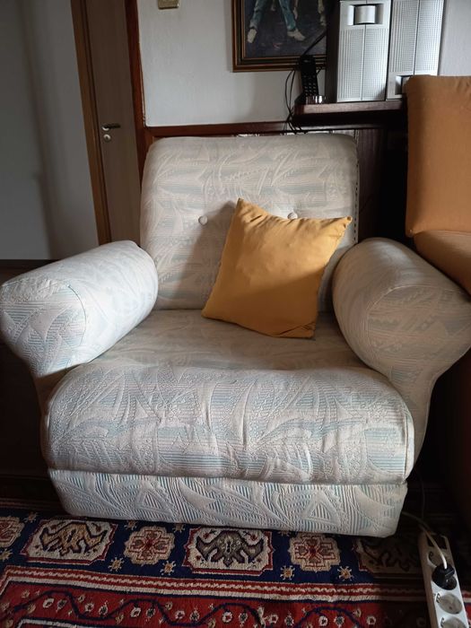 2 Poltronas azul bebé e branca