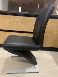 Krzesła czarne tapicerowane solidne 6 szt stan bdb, metalowe nogi