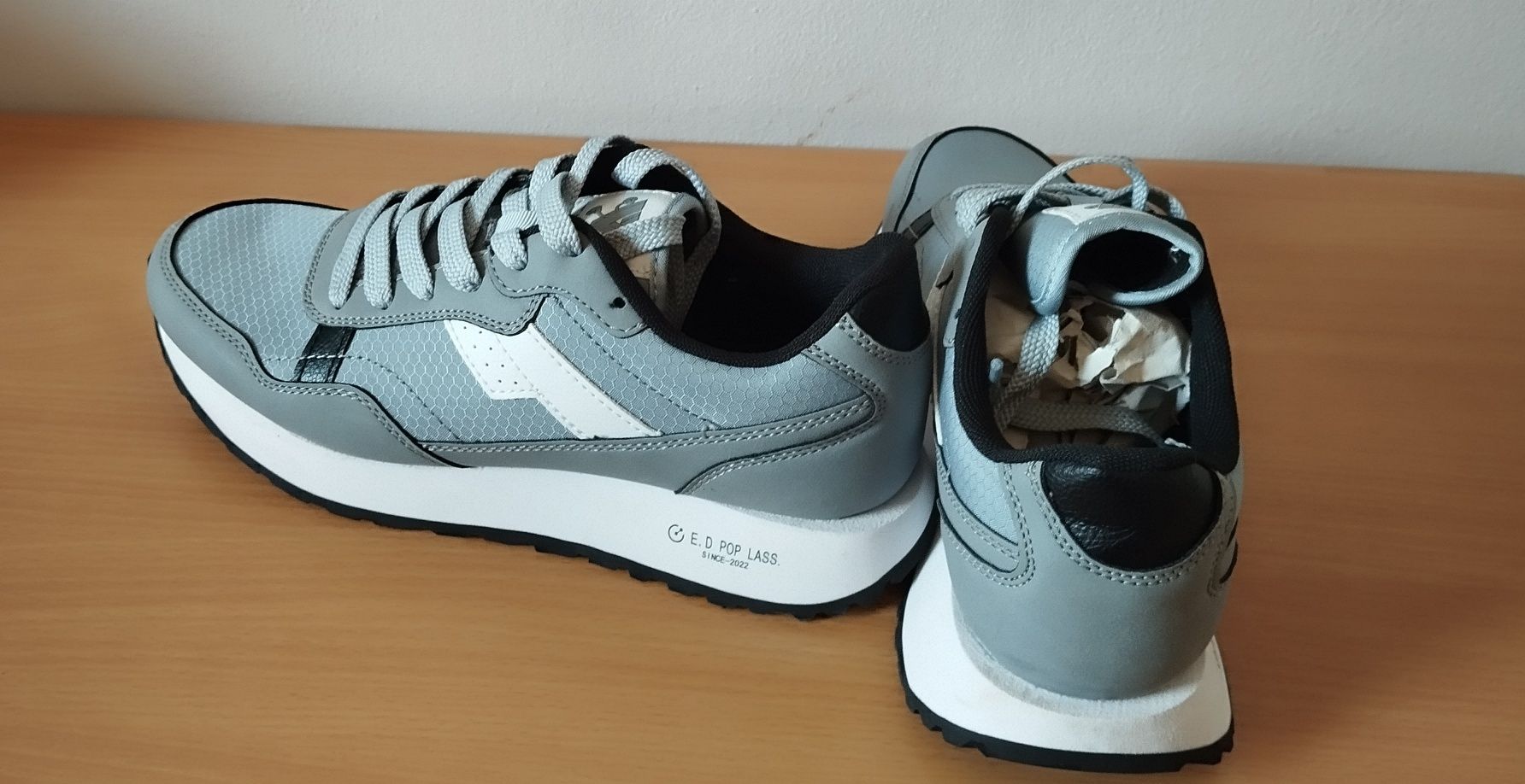 Buty męskie sportowe. Nowe. r.41