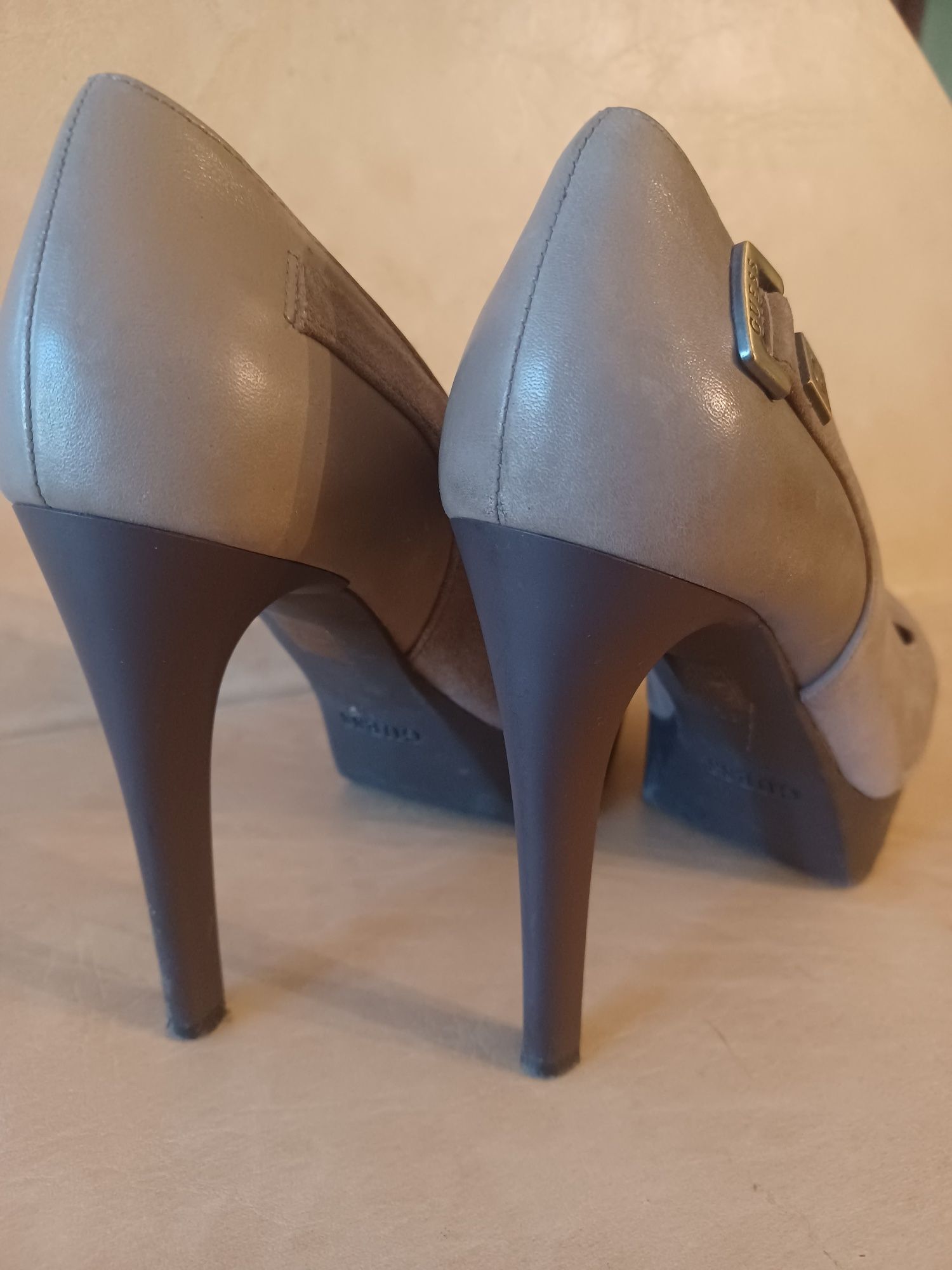 Buty, szpilki guess.