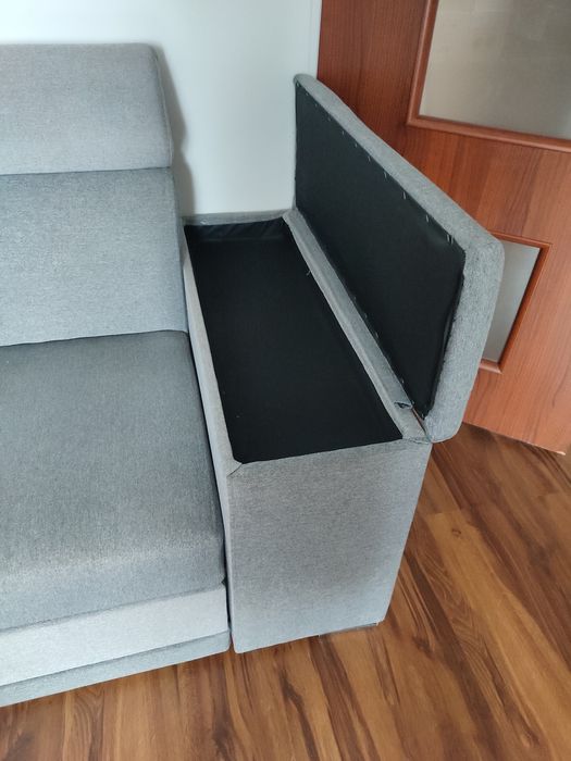 Szary narożnik z funkcją spania, regulowane zagłówki +pufy