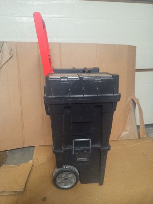 Skrzynka narzędziowa na kółkach