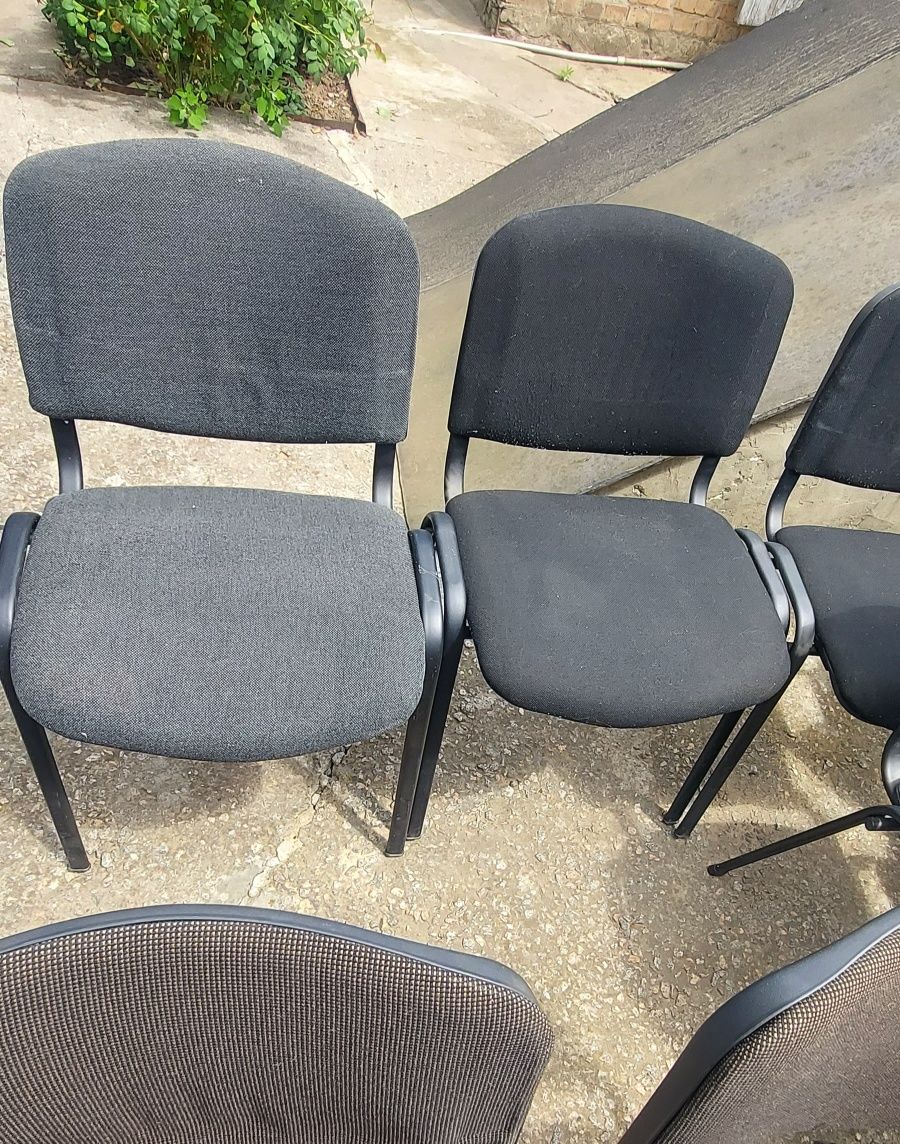 Продам офисные  стулья  и столы