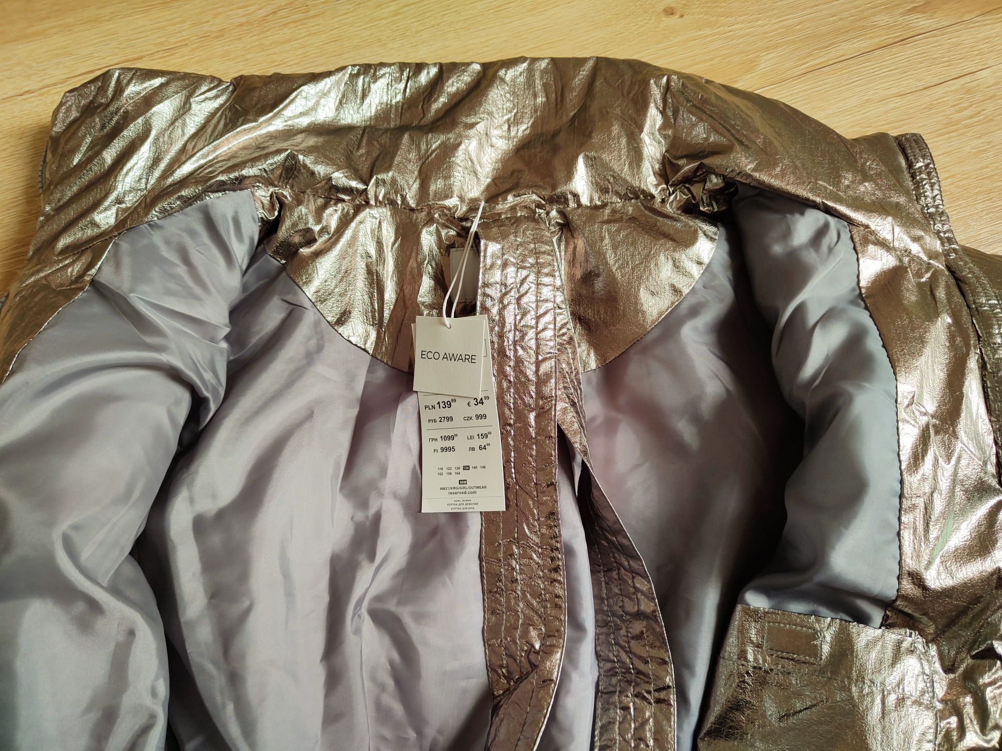 Reserved Pikowana kurtka ze stójką złota rozmiar 134
