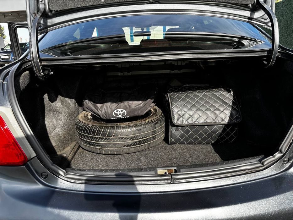 Продати Toyota Auris