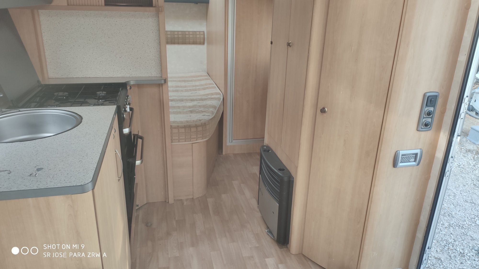 Caravana 4 dormidas com quarto e cama fixa