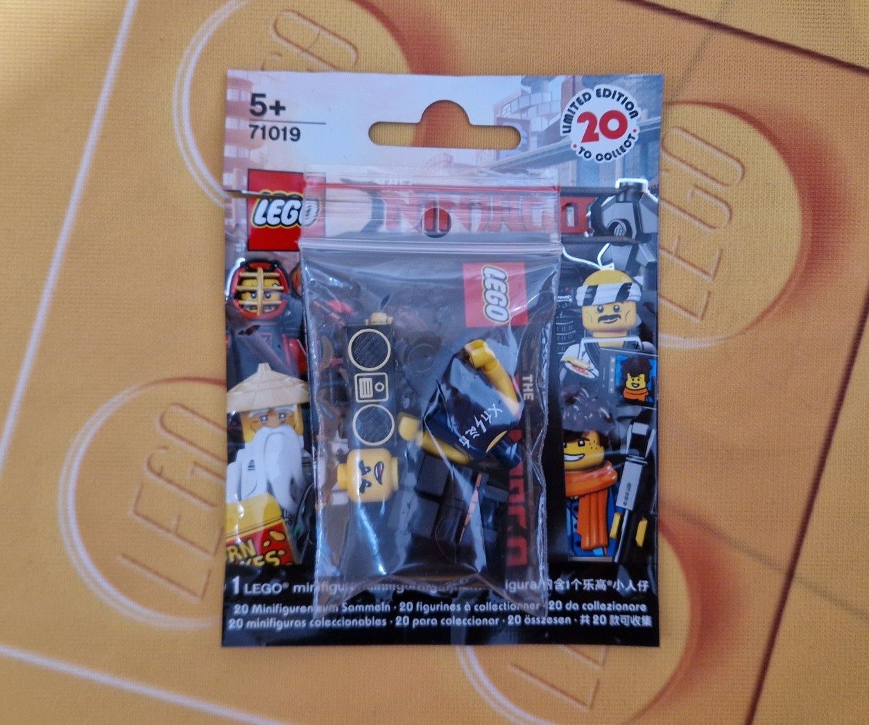Lego Minifigures Ninjago Movie Figurka 71019 COLE NR 8