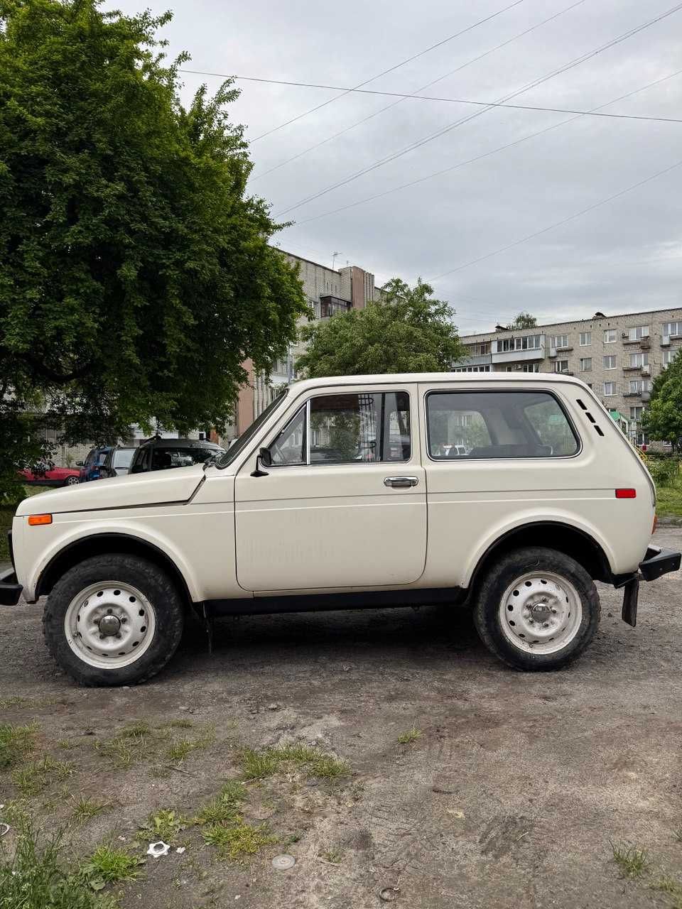 Продаю ВАЗ 2121 (нива) в оригіналі 1989 р., не фарбована.