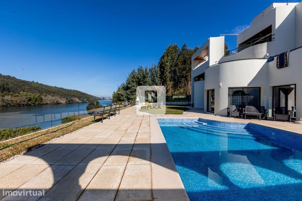 Moradia T4 Vistas Rio Douro com Piscina e Cais Privativo em Gondomar