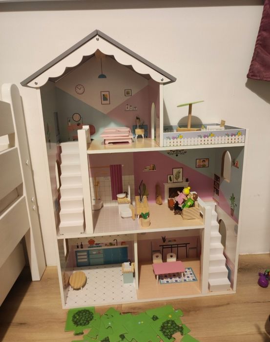 Ляльковий будиночок з аксесуарами