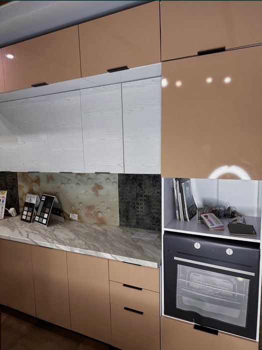 Кухня глянець Діплос макіято + біла