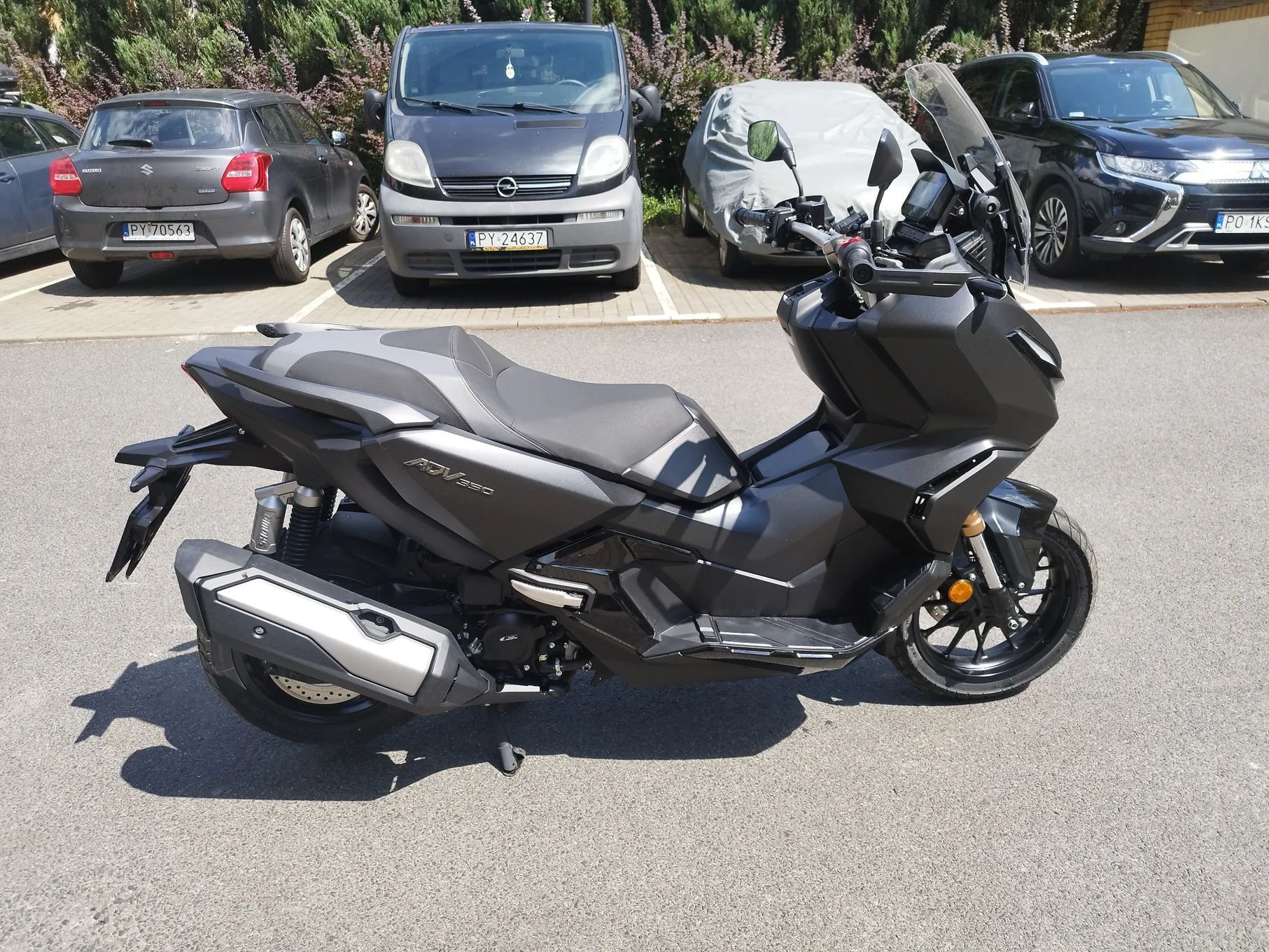 Honda ADV350 przebieg 790 km, gwarancja do 06.2027, kupiony w salonie Honda Karlik