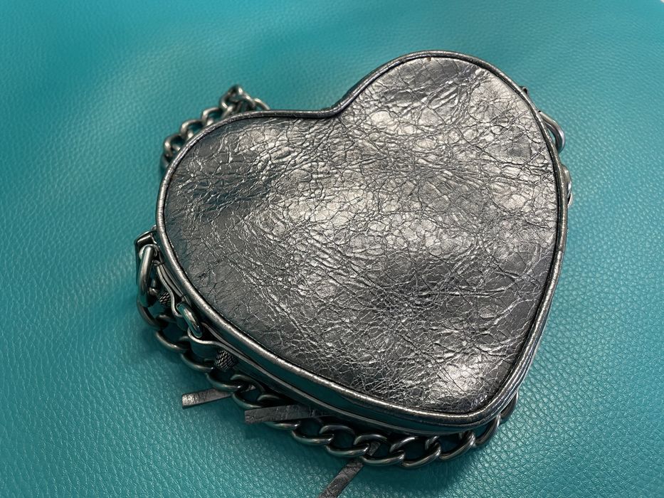 Mala  Balenciaga linda! 100% pele forma coracao da Balenciaga