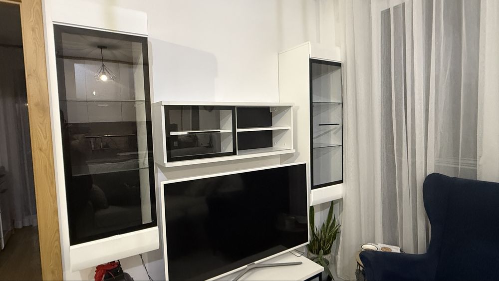 Wiszace witryny z szafka rtv