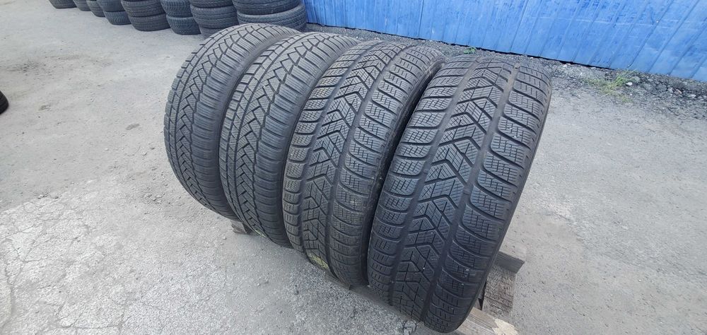 Зимові шини 235 60 R18 Continental TS850P, Pirelli Scorpion Winter