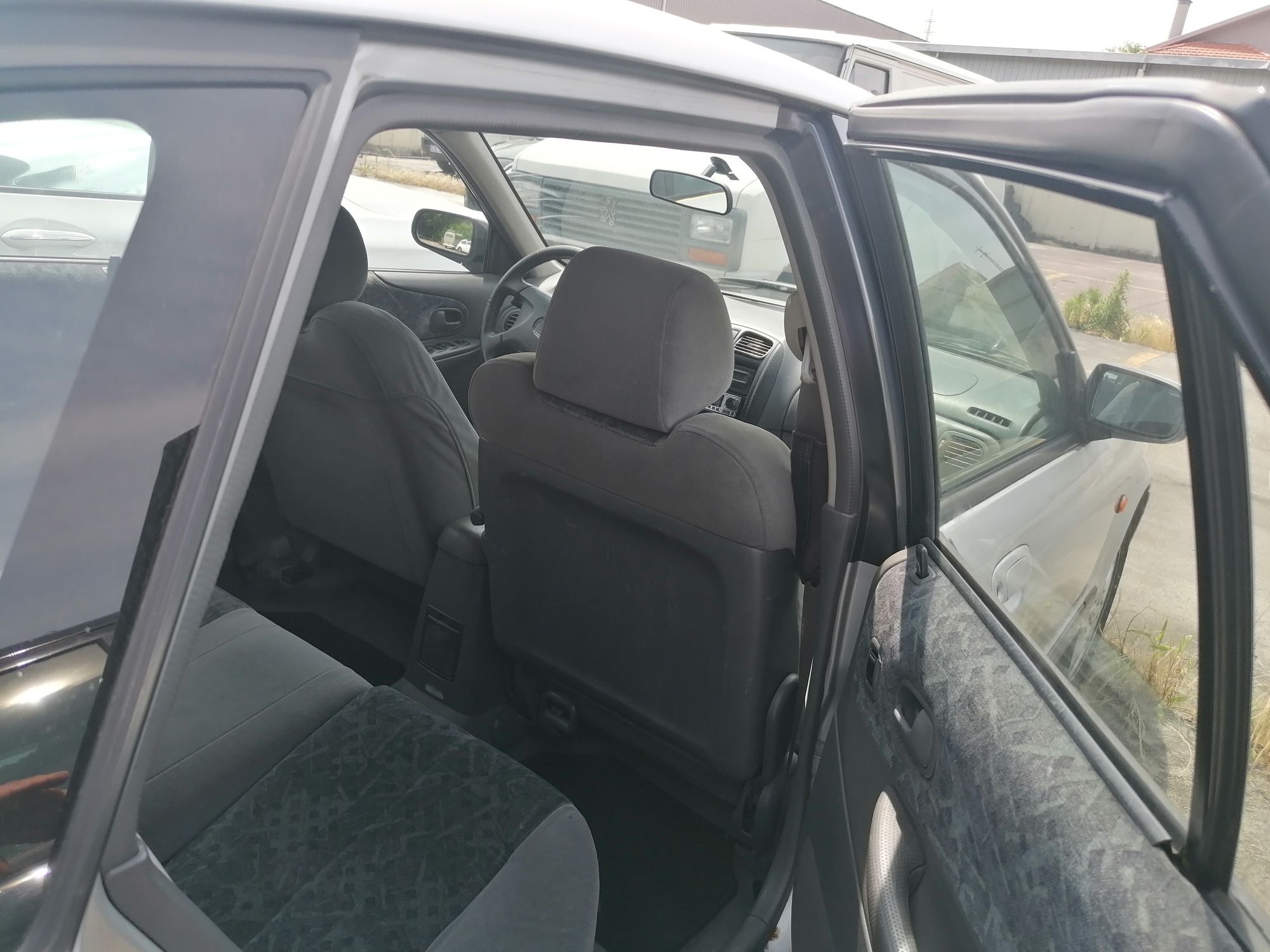 Mazda com motor partido