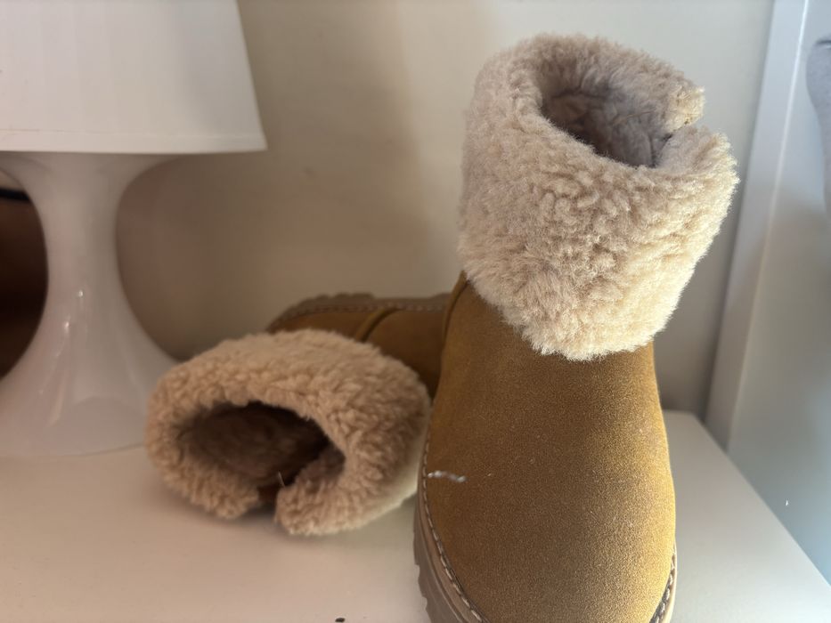 botas muito pouco usadas, com pelo no interior, tamanho 26 da Zara