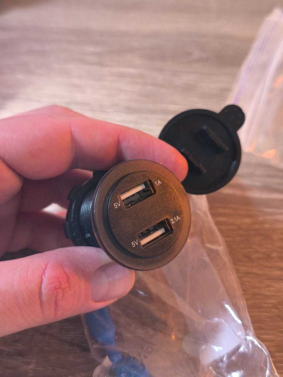 USB зарядка з вольтметром в авто, або прибори